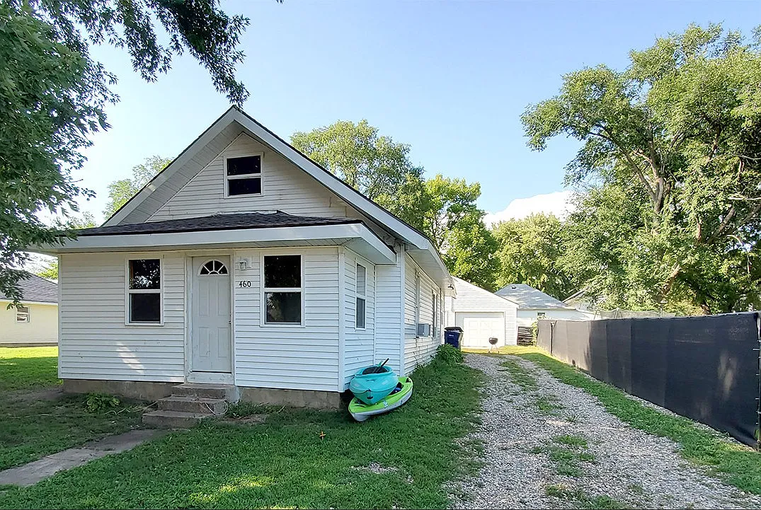 2 bed, 947 sqft, $825 — Photo 1
