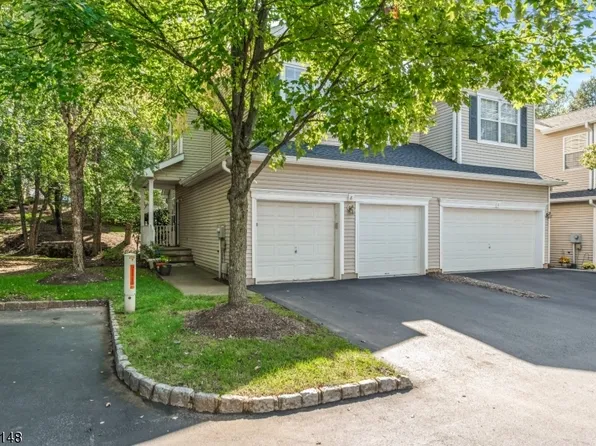 8 Cypress Ct, Clinton Town, NJ 08809
