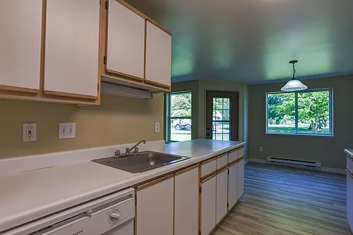 Creekside Apartments Photo 1