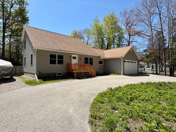 415 W Etherington St, Mackinaw City, MI 49701