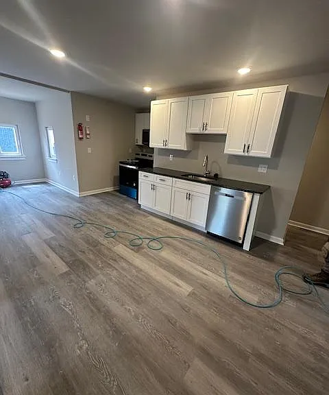 355 Walnut St #B — Photo 1