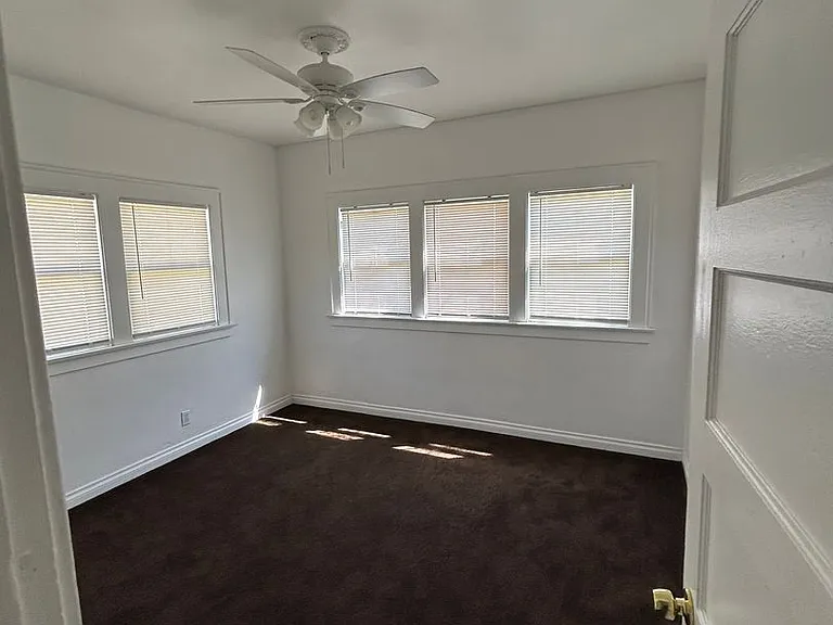410 E B St — Photo 10