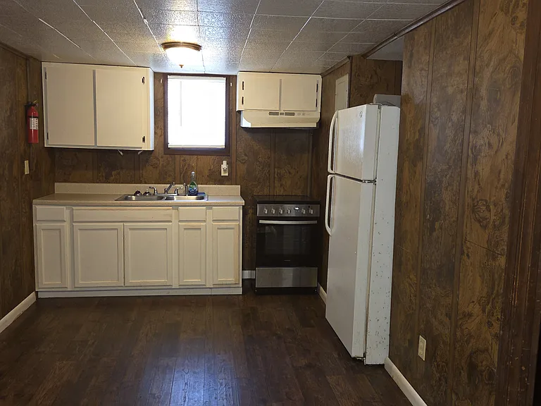 W 52nd St — Photo 1