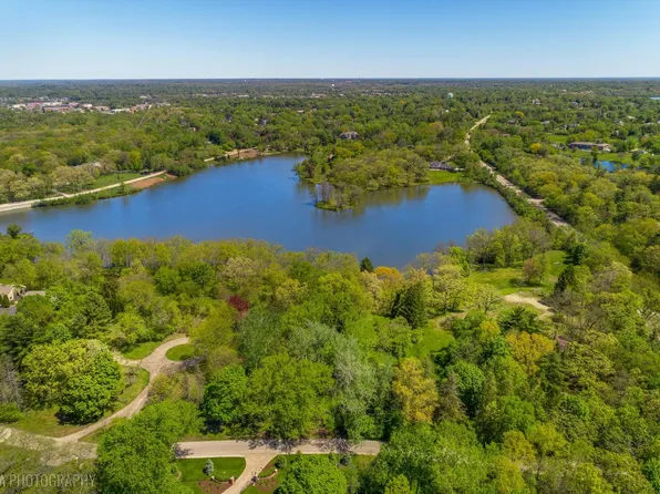 41 Hawthorne Ln, Barrington, IL 60010