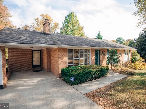 5209 Lindsay St, Fairfax, VA 22032