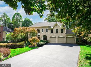 1142 Round Pebble Ln, Reston, VA 20194