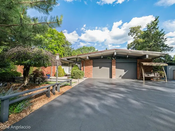 27 Barrington Bourne, Barrington, IL 60010
