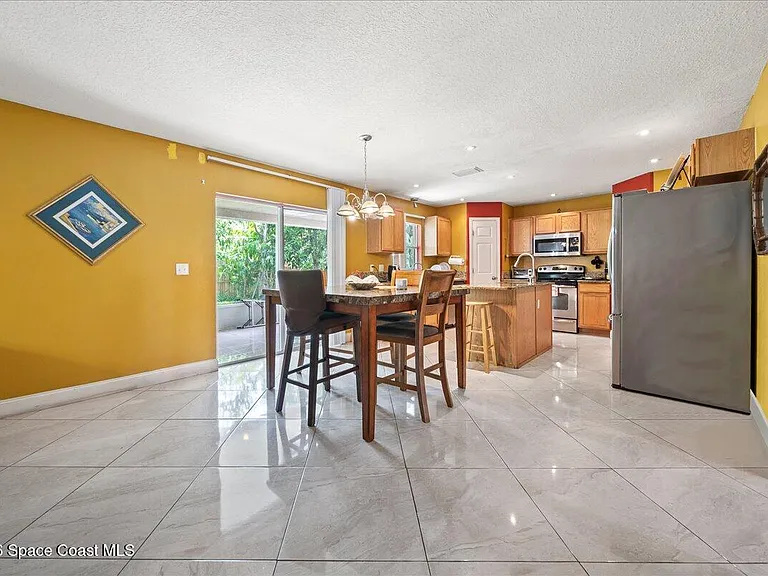4635 Elena Way — Photo 9