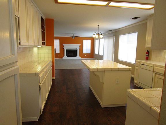 3rd image of 2154 Park Crest Dr
