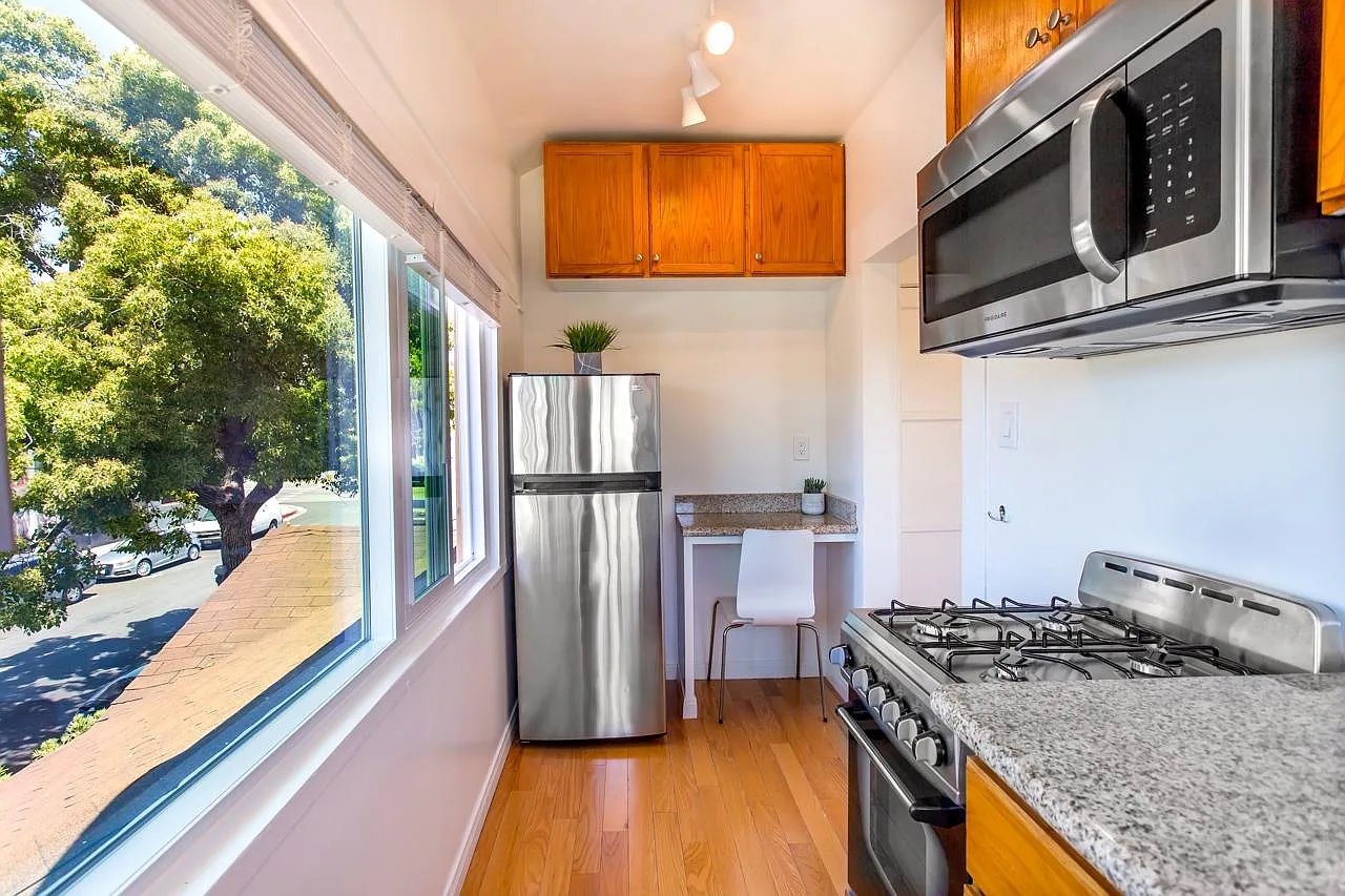 1650 Winona Blvd — Photo 4