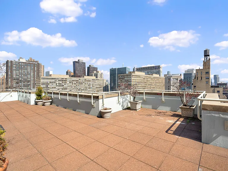 250 E 30th St #14D — Photo 9