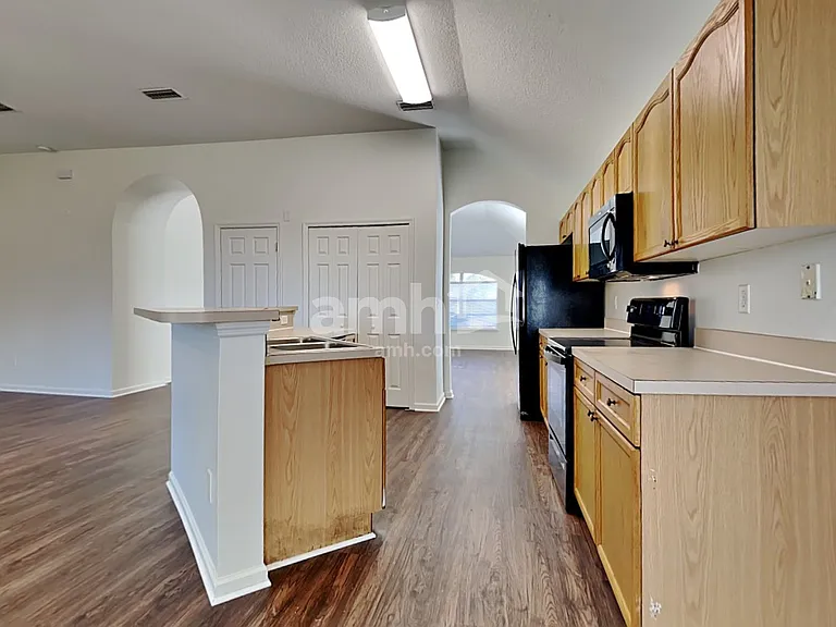 716 Sid Dr — Photo 3