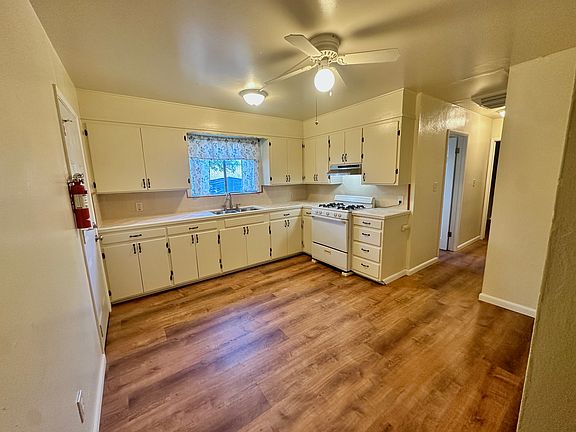 4th image of 608 S Chinowth St #A