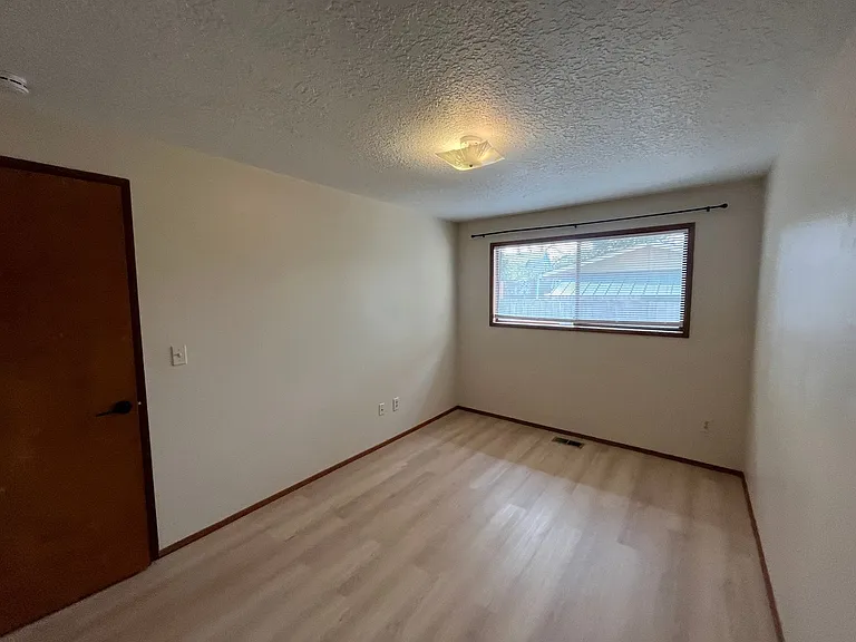 6636 SE Reedway St — Photo 7