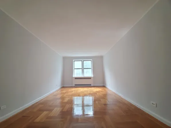 140 Vancortlandt Avenue West image 4 of 6