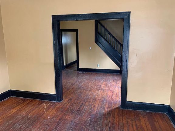 3rd image of 441 N Bradley Ave