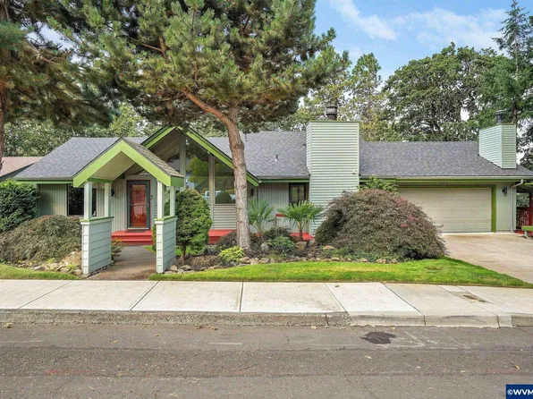 2795 Holiday Dr S, Salem, OR 97302