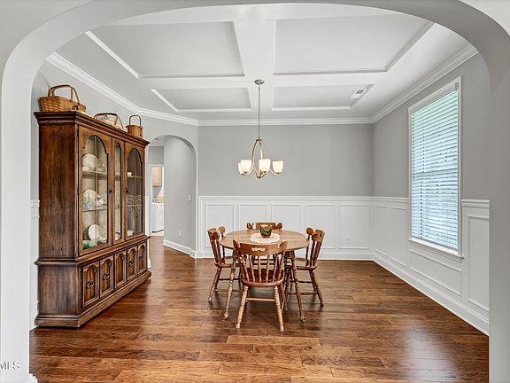 5th image of 1854 English Ivy Ln