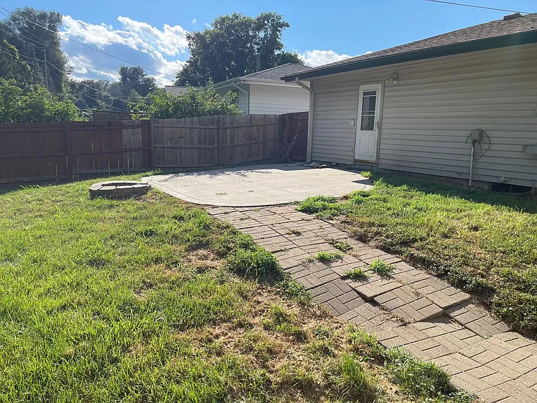 10909 Leavenworth St — Photo 36