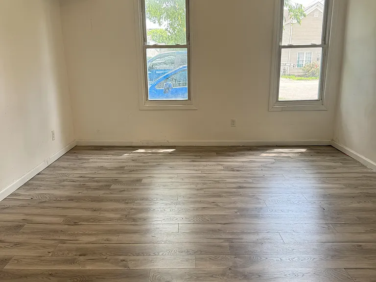 310 W Market St — Photo 5