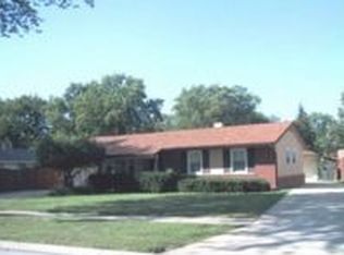 1250 Hemlock Dr, Elk Grove Village, IL 60007