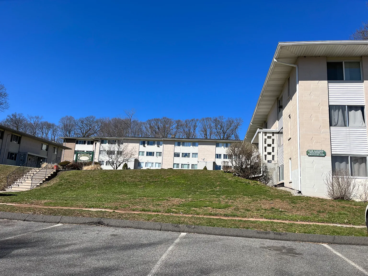 2 bed, 864 sqft, $1,800 — Photo 2