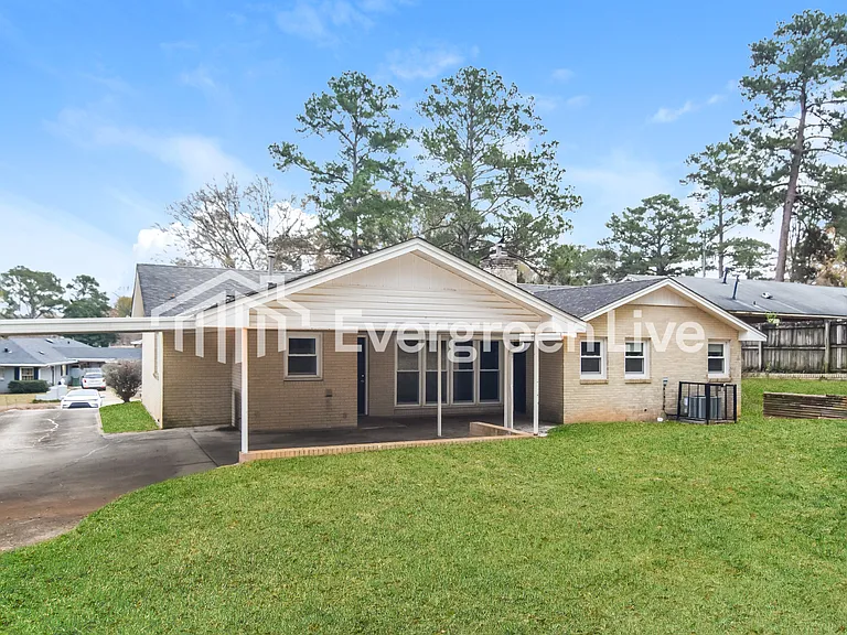 515 Chatsworth Dr — Photo 12