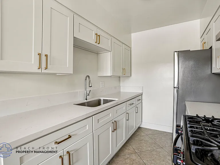 2216 W Wardlow Rd — Photo 13