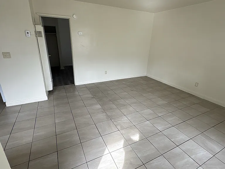 735 N Arrowhead Ave #2 — Photo 2