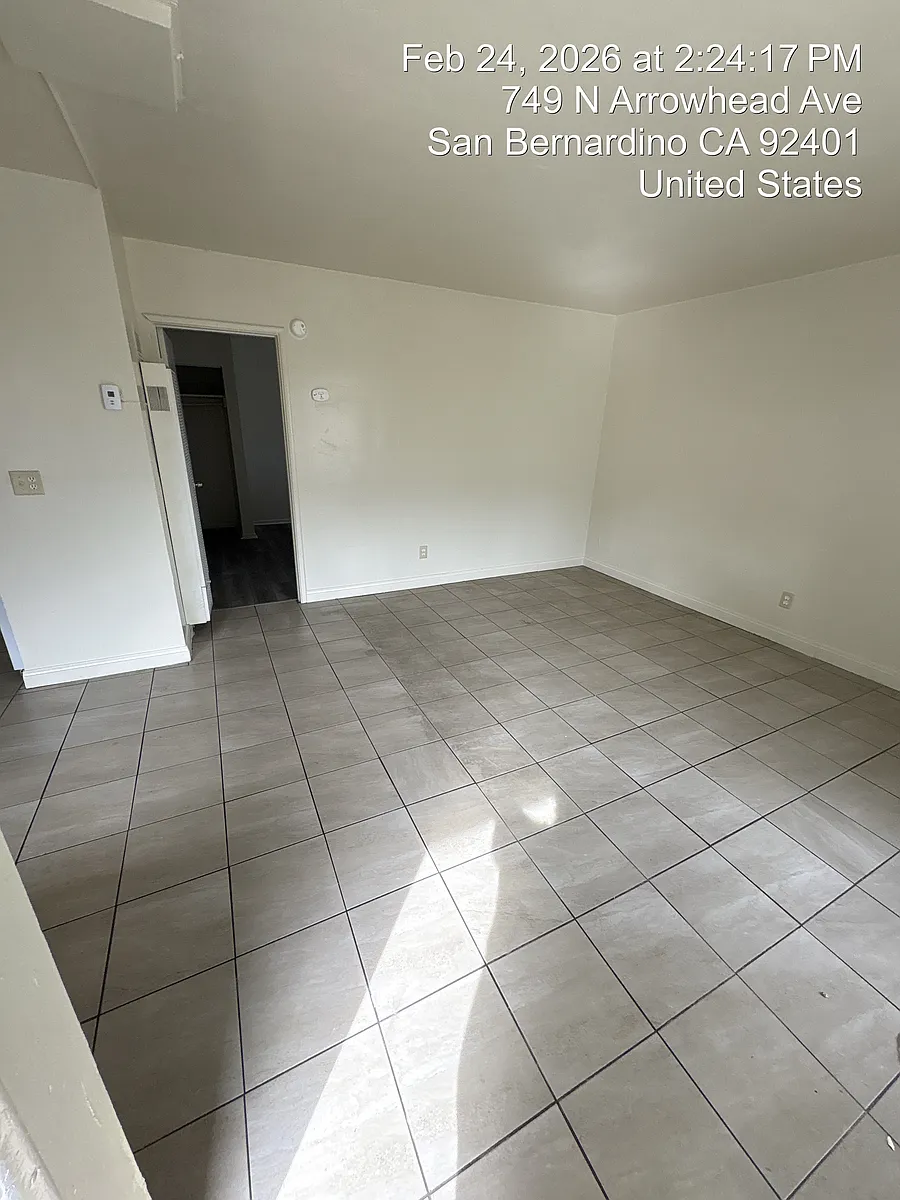 Building Photo - 735 N Arrowhead Ave #2
