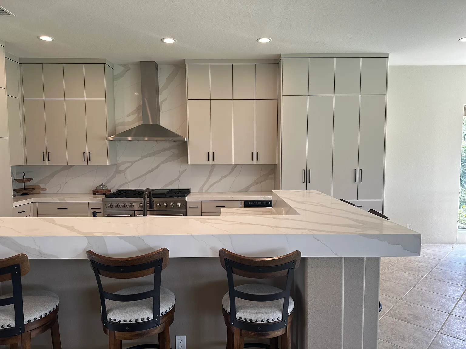 3 bed, 2450 sqft, $7,000 — Photo 3