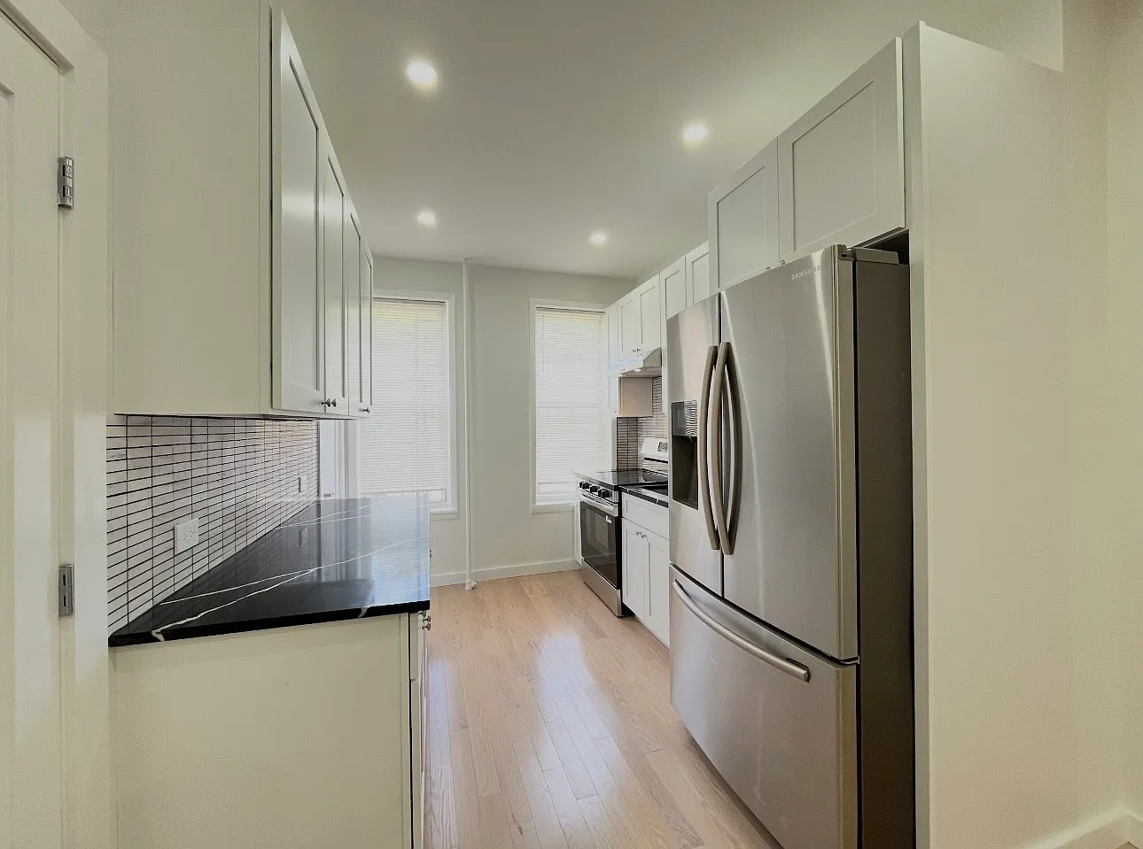 Catalpa Ave, Ridgewood — Photo 2