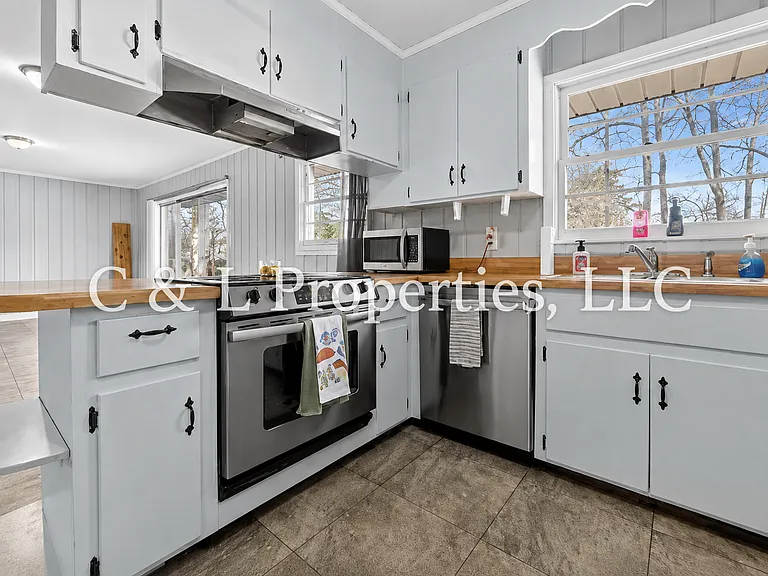 102 Ilene St — Photo 4