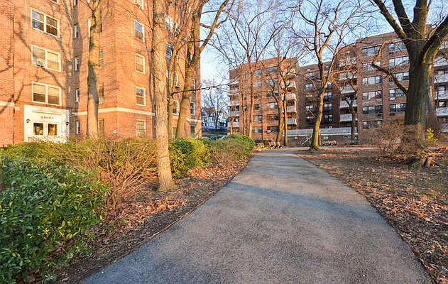 Sold by EZ Premier Realty | media 20