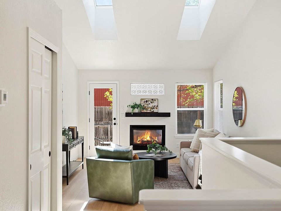 1st image of 2975 Neil Dr #3