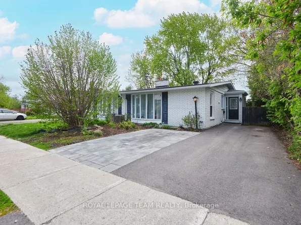 106 Chesterton Dr, Ottawa, ON K2E 5T6