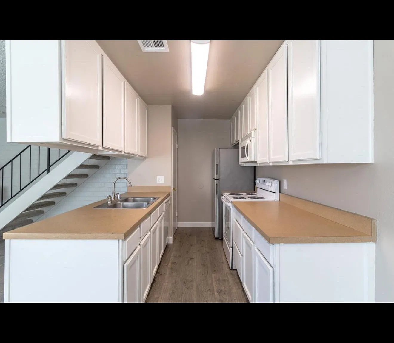 2 bed, 843 sqft, $1,550 — Photo 3