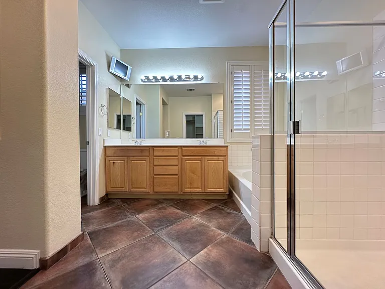2416 Radio City St — Photo 12
