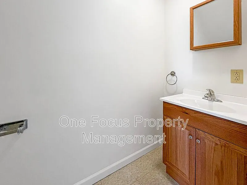 4 bed, 2.5 bath, $1,295 — Photo 4