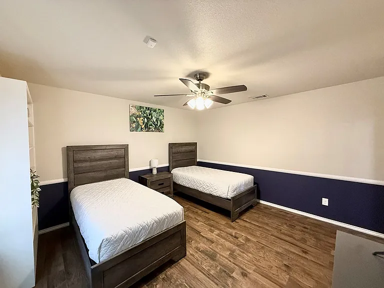 9915 Lamar Ave — Photo 12