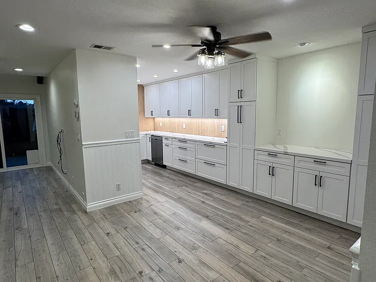 2620 Elden Ave — Photo 1