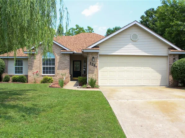 2257 Greenbriar Ave, Fayetteville, AR 72701