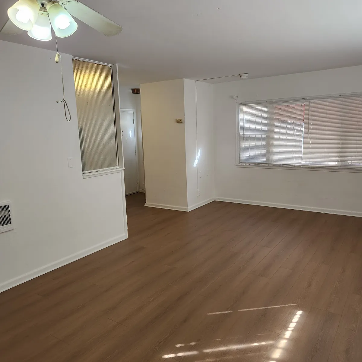 Photo 2 of 18 - 2786 W 8th St #4 - Los Angeles, CA Building Photo - 2786 W 8th St #4