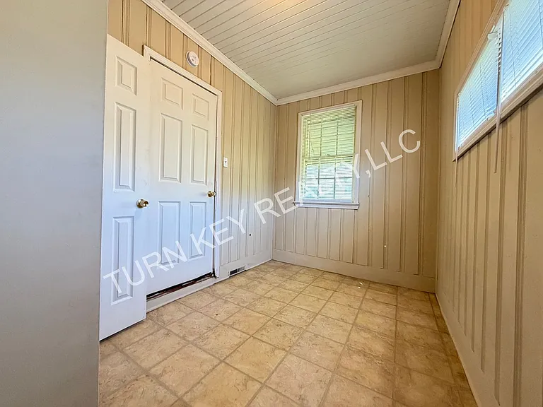 305 McPherson Ave — Photo 5