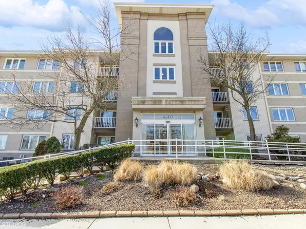 440 E Montrose Ave APT 202, Wood Dale, IL 60191