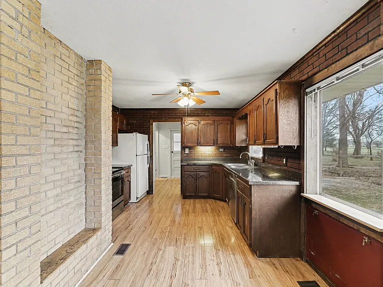 713 NW Black Twig Ln — Photo 7