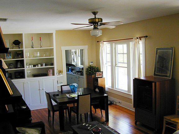 Living room (furnished pic)
