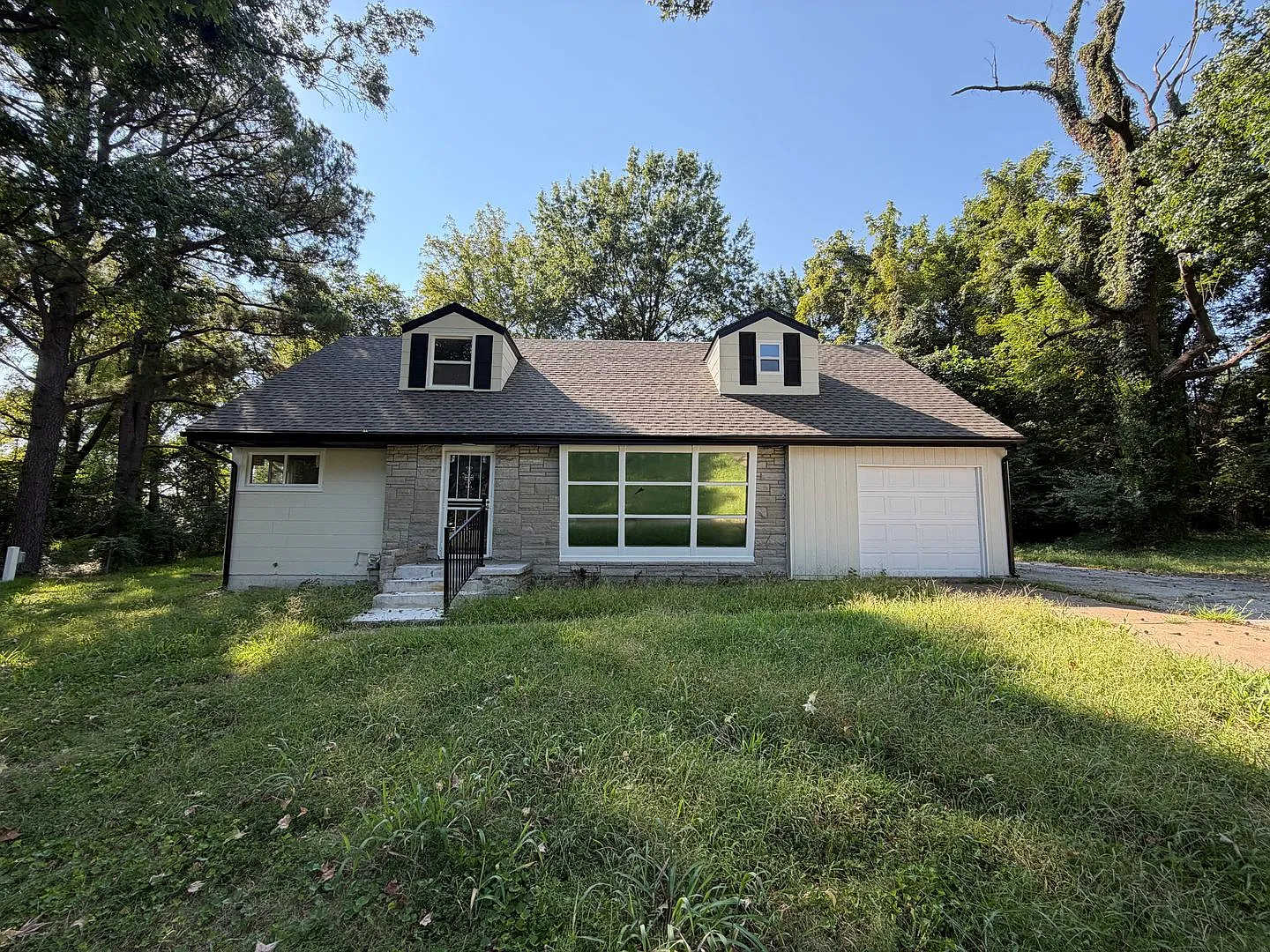 Specious Home for Rent - Section 8 Welcome ! — Photo 1