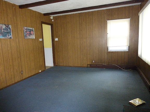 5th image of 725 Main St
