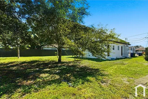 406 NW 7th Ct — Photo 9